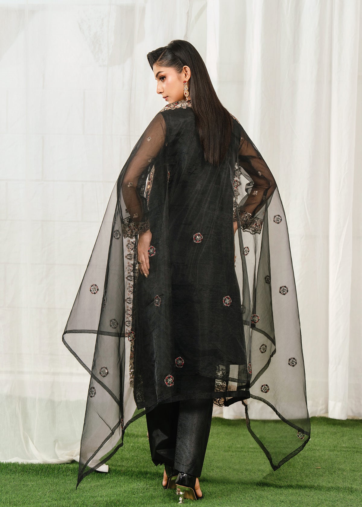 Elan (Black)